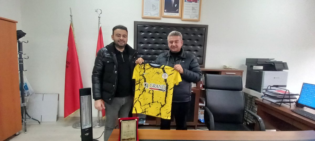 🌐Okul formalarımıza Sponsor olan Grand Yapı sahibi Bilal Çiçek Okulumuzu ziyaret etti.

🏢 Okul Müdürümüz; Abdullah HASAR, eğitim adına Okulumuza katkılarından dolayı Bilal Çiçek'e 🌻Plaket takdim ederek teşekkür etti.