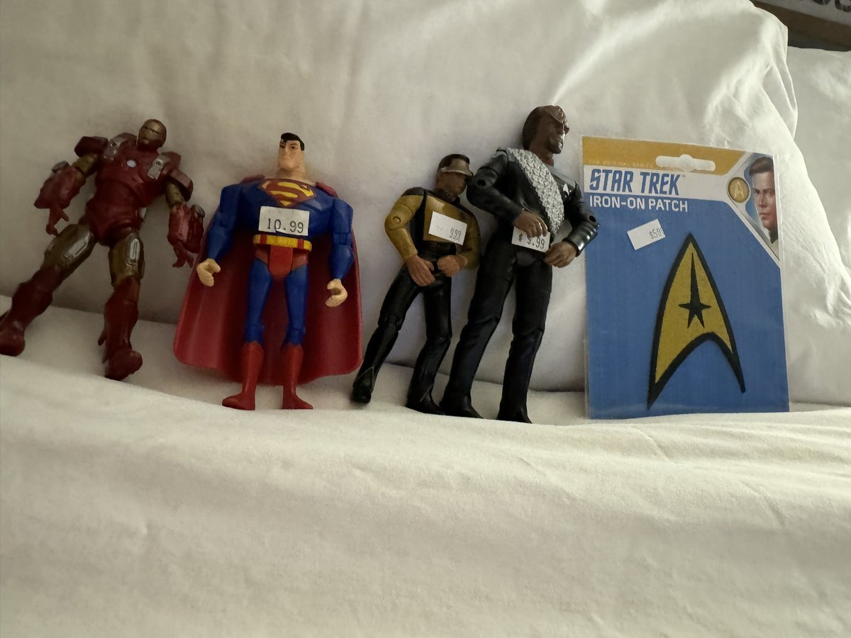 His_Arms_Wide's tweet photo. LA行ってきました！そして、Blast from the past というフィギュアを売っているお店に行ってきました！最高だった！😆 https://t.co/3Xu0QKqnO0