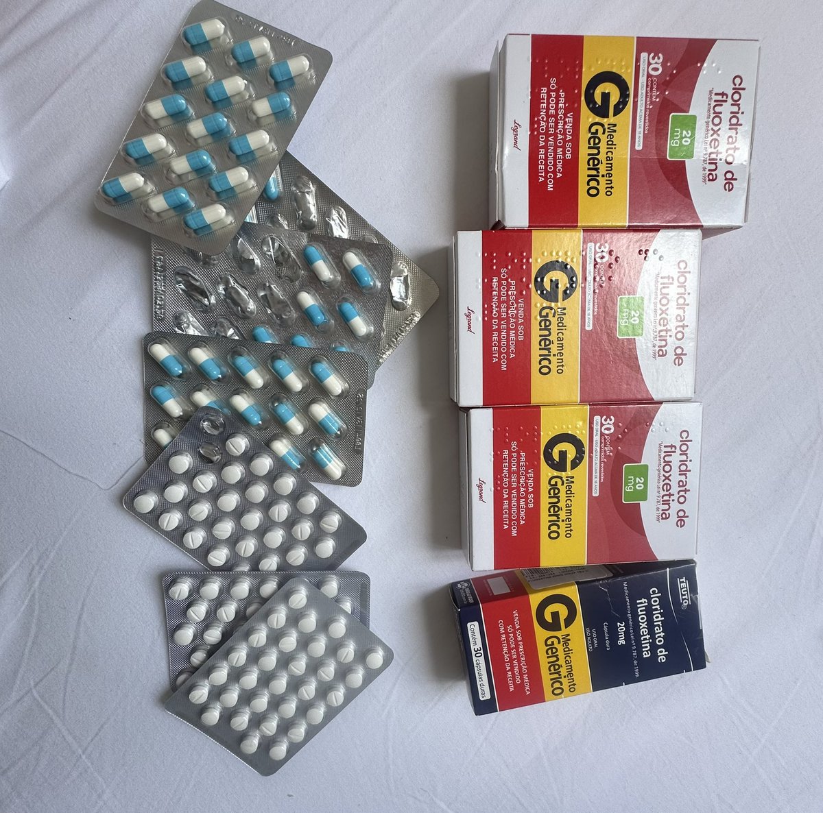 Doando fluoxetina (20mg - comprimido e cápsula) 
Sou da zona norte de SP.
Graças a Deus me livrei dessa bagaçaaa