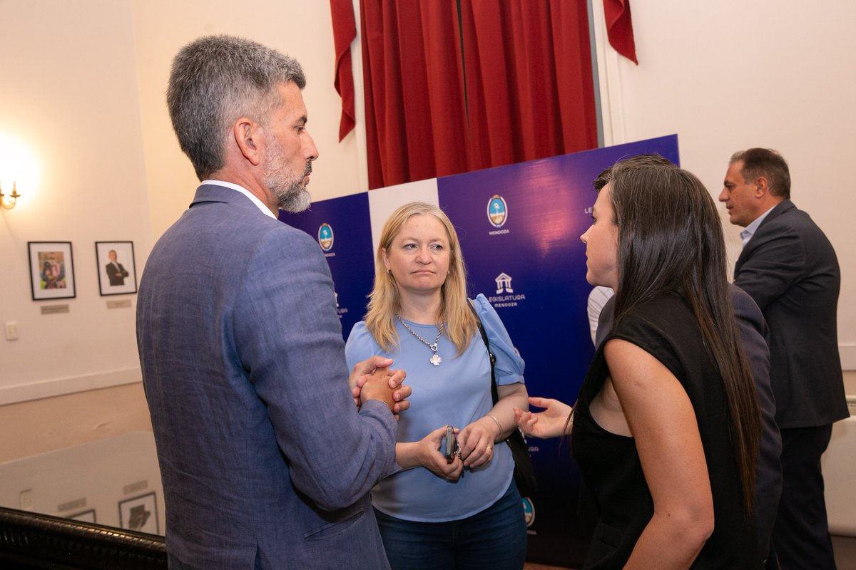 Ley de Prevención Ciudadana.

La seguridad es una prioridad de nuestra gestión. Ahora la legislatura tiene en sus manos la responsabilidad de acompañar este proyecto de Ley que presentamos junto a <a href="/MercedesRus1/">M Mercedes Rus</a>, <a href="/petilombardi/">Andrés Peti Lombardi</a> y <a href="/hebesil/">Hebe Casado</a>, para que los municipios cuenten con más