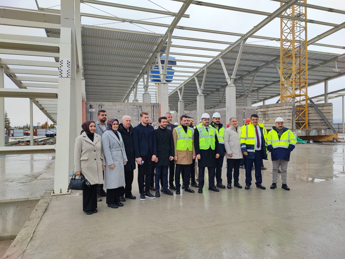 Nevşehir AK Parti İl Başkanı Muhammed Fevzi AYGÜN Gülşehir İlçe Başkanı Turan BALAK ve beraberlerindeki heyet Havalimanı Müdürlüğümüze iadeyi ziyaret gerçekleştirerek;Yeni Terminal Binası ve Mütemmimleri inşaatını yerinde incelediler.bu nazik ziyaretlerinden dolayı çok teşekkür e