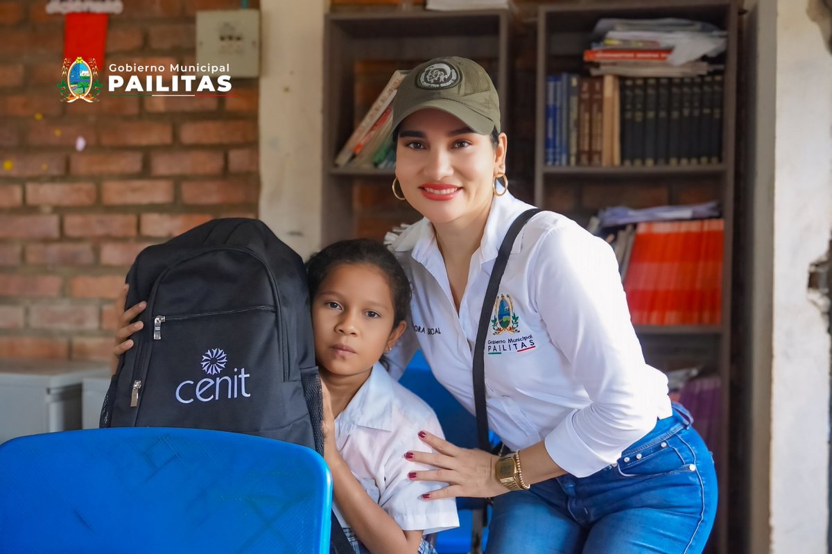 prensaalcaldiap's tweet photo. La Gestora Social Yohana Clavijo y Cenit, han entregado kits escolares a niños y niñas de comunidades rurales para reducir la deserción escolar y apoyar a familias vulnerables. ¡La educación es un derecho! 
@ElChamoPailitas 
 #Pailitas #GobiernoMunicipalPailitas #GestionSocial https://t.co/qYZhM7Nu9L
