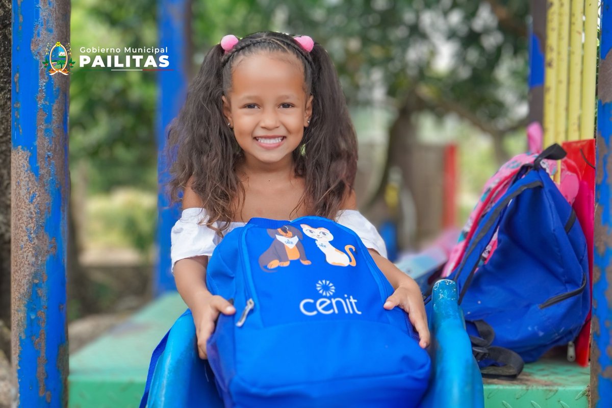 prensaalcaldiap's tweet photo. La Gestora Social Yohana Clavijo y Cenit, han entregado kits escolares a niños y niñas de comunidades rurales para reducir la deserción escolar y apoyar a familias vulnerables. ¡La educación es un derecho! 
@ElChamoPailitas 
 #Pailitas #GobiernoMunicipalPailitas #GestionSocial https://t.co/qYZhM7Nu9L