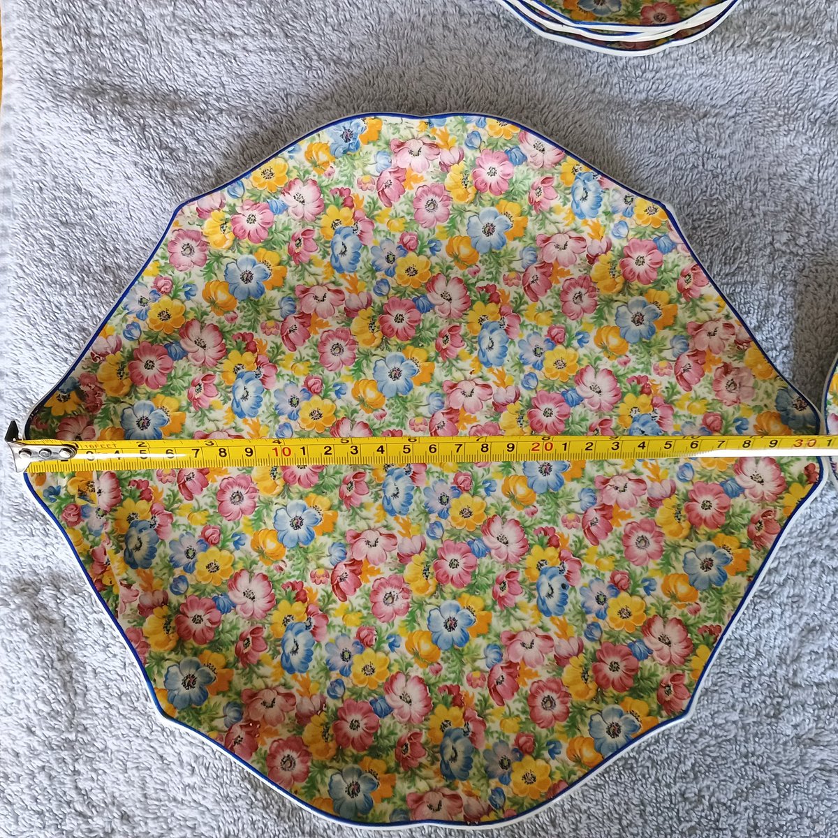 Dick_Havenaar's tweet image. GEBAK SET...

Société Ceramique Maastricht 

1 schaal (31 cm) en 10 bordjes (14,5 cm)

vintage (vóór 1958), in zeer goede staat 

bieden vanaf € 25,00

#tekoop #servies #patisserie #gebak #vintage