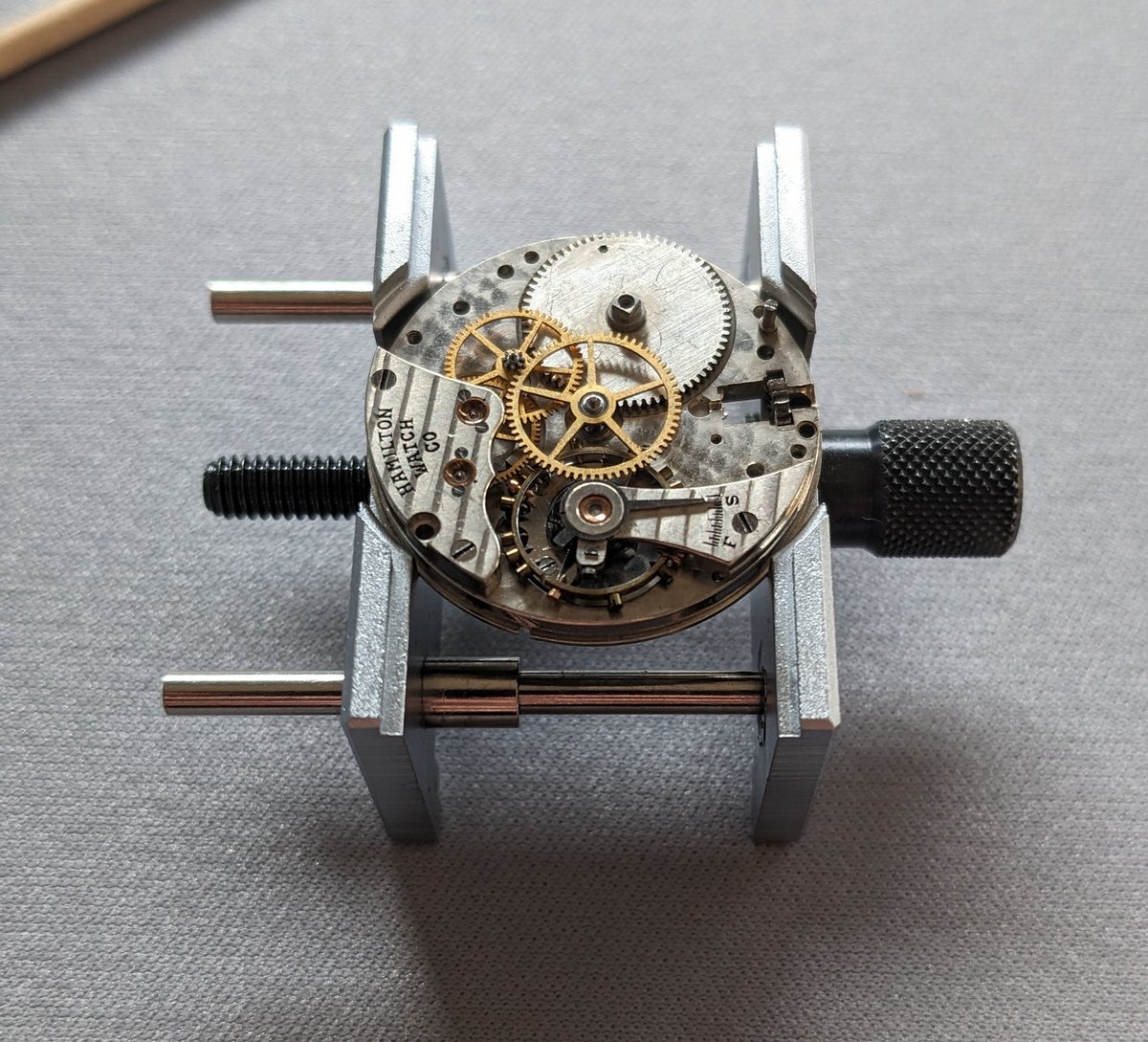 Une merveille (<a href="/hamiltonwatch/">Hamilton Watch</a>) de 1925, pleine de radium 💀