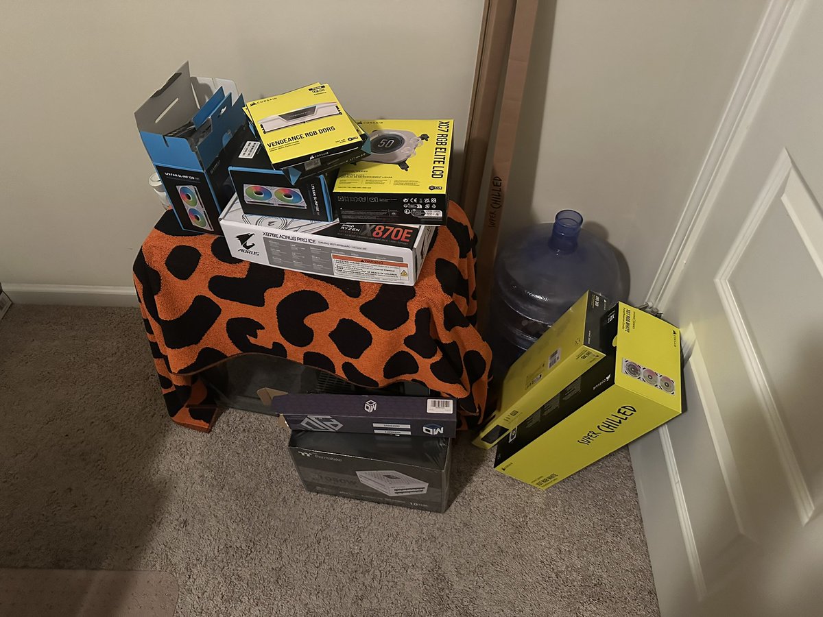 StormWi84247348's tweet image. Update: just wanted to share the progress of the new pc build that some of yall might remember ^^ YEP WERE STILL WORKING ON IT. #computerbuild #twitch #streamer