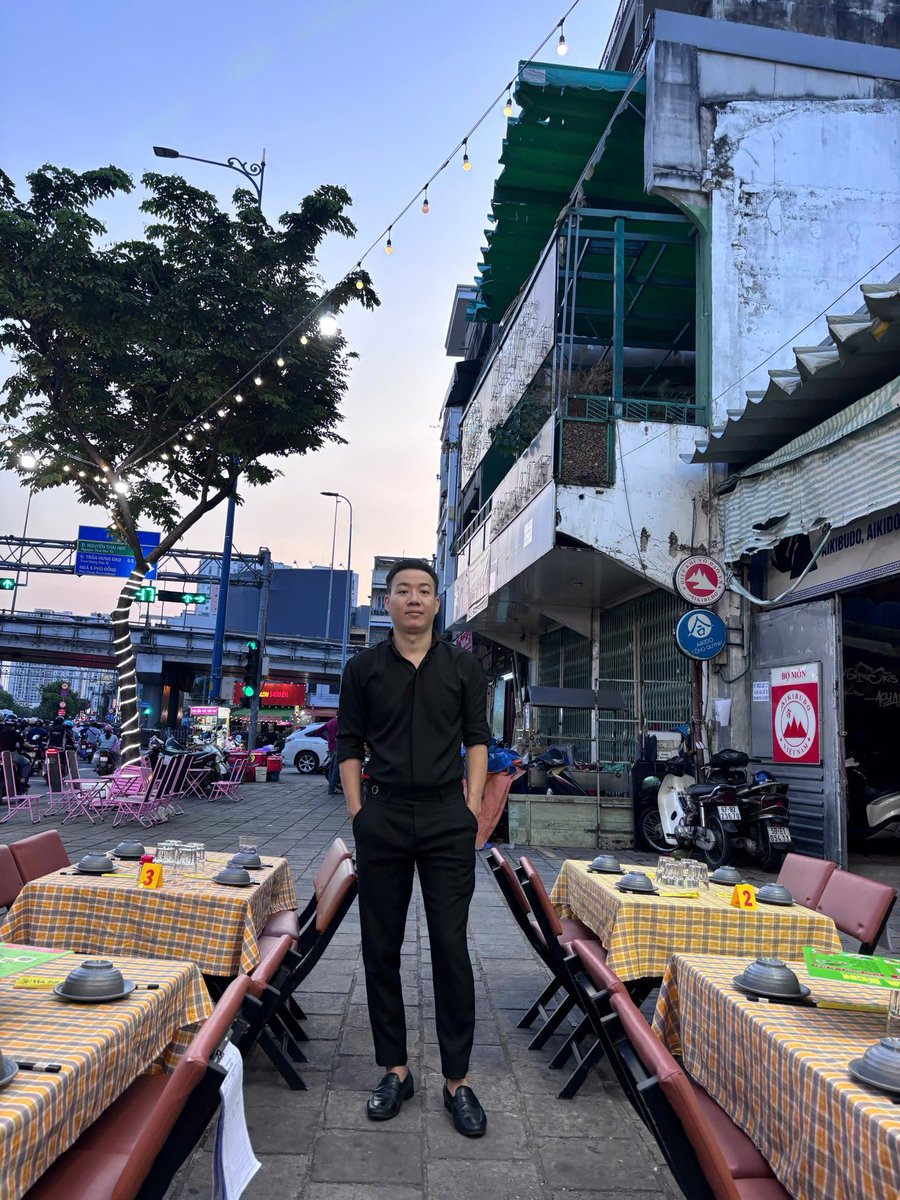 KhaLe038's tweet photo. Ăn tối gì chưa người đẹp https://t.co/1jOPQct8ZB
