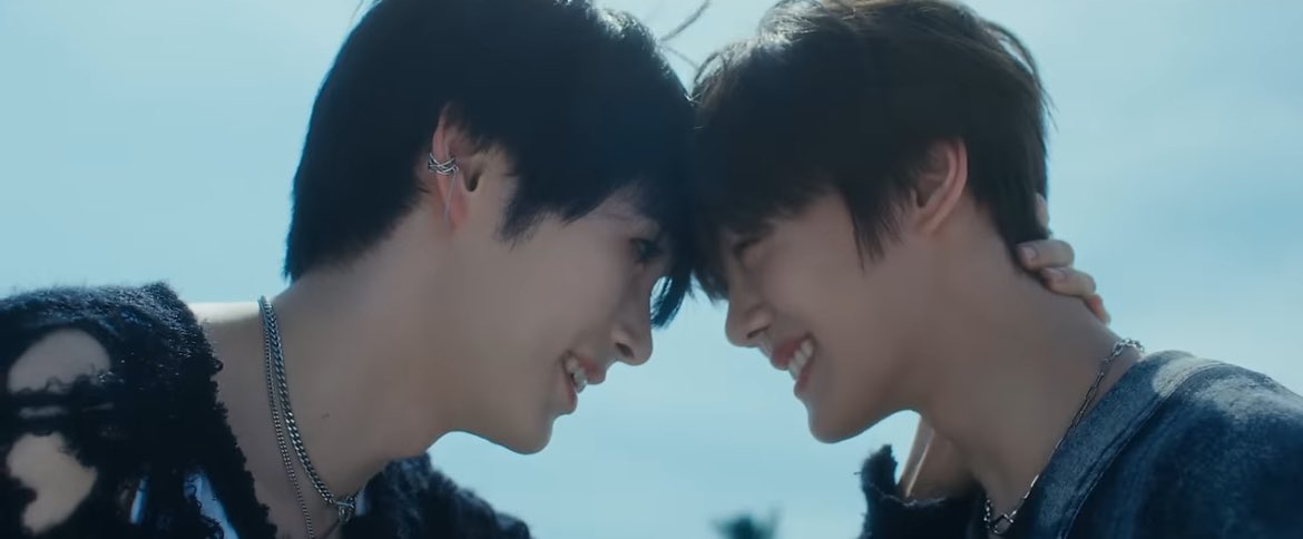 gyuvin to hanbin:
“i want to live together and repay what hanbin hyung did for me”

hanbin to gyuvin:
“thank you for filling up the empty space in hyung's heart”