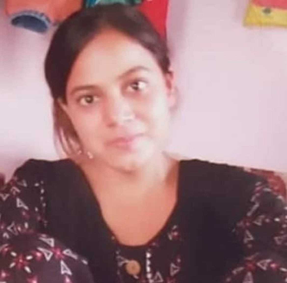 TanvirImt's tweet photo. यूपी बहराइच

अरुण ने कॉलेज मे पढ़ने वाली मुस्लिम लड़की शीबा को #Bhagwalovetrap फंसाया फिर जिस्मानी रिश्ते बनाए शीबा को अरुण ने खूब नोचा

जब शीबा ने शादी की बात कही तो अपने अन्य हिंदू दोस्तों के साथ मिलकर शीबा का गला काट दिया

हेलो @zoo_bear BLT exist नही करता बोला था ना फैक्ट चेक https://t.co/HRSjZccRDe