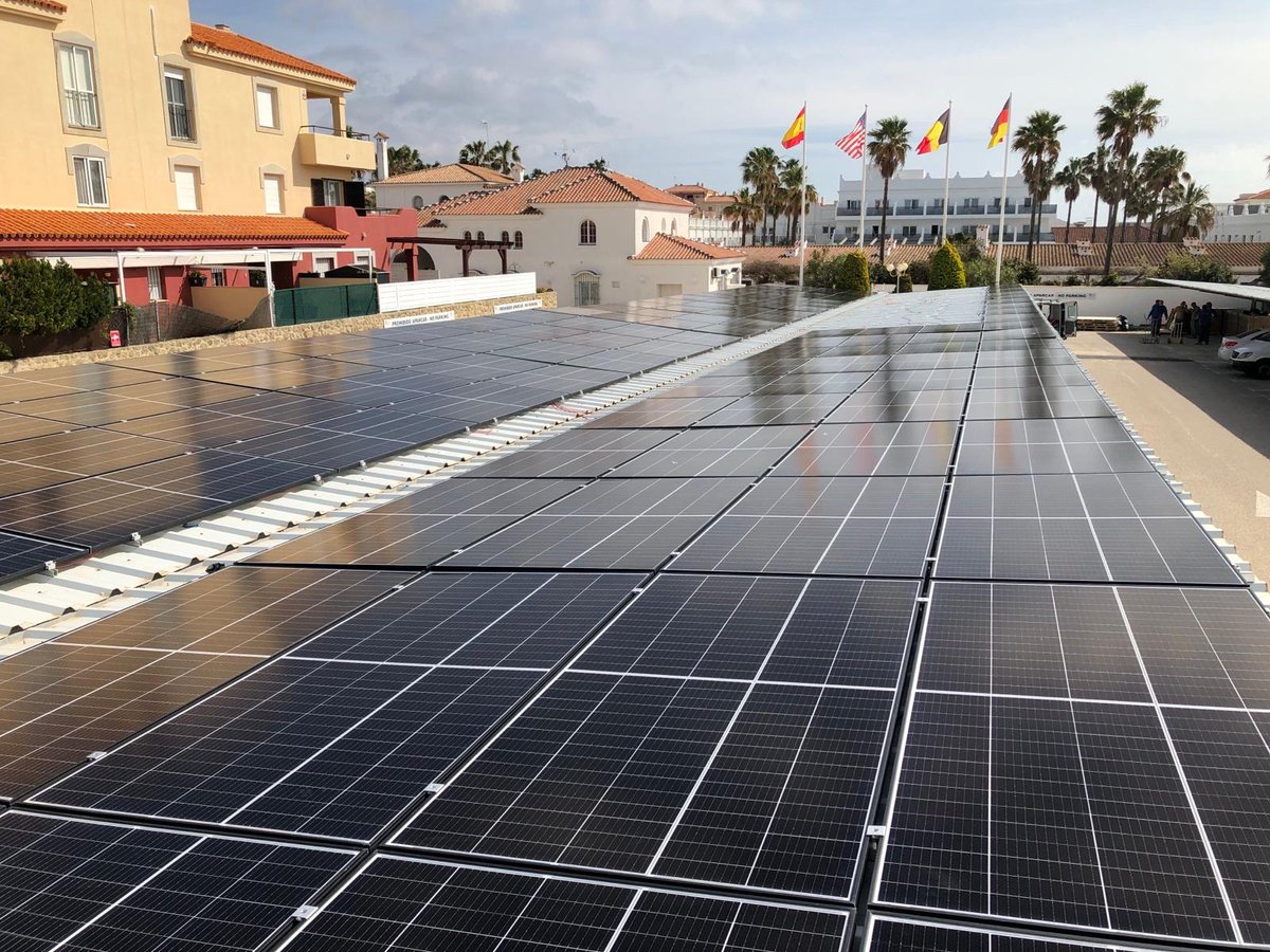🌍🏗️ La UE quiere que los edificios de nueva construcción a partir de 2030 sean de cero emisiones con requisitos de eficiencia energética más ambiciosos impulsando instalaciones de energía solar adecuadas. ♻️Demesol: construyendo un mañana mejor.