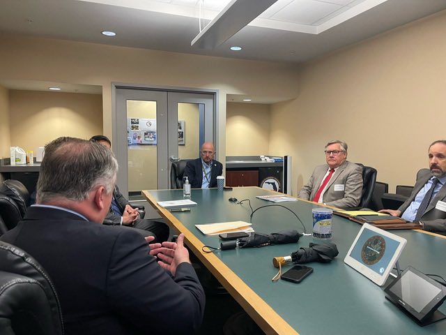 FloridaMaritim1's tweet image. Our annual legislative sail-in is underway! ⚓️ Our industry plays a vital role in Florida’s energy supply chain, so we work closely with @FLSERT to ensure FL has adequate fuel for storm preparedness and recovery. Thanks @KevinGuthrieFL for your time with us today. #FlaPol