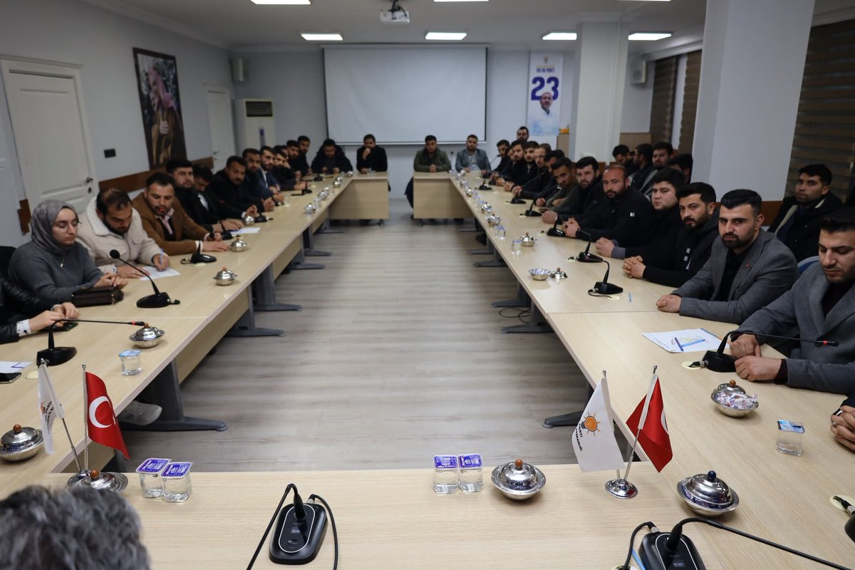 İl Başkanımız <a href="/milhamigunbegi/">M.İlhami GÜNBEGİ</a>, İl Gençlik Kolları Başkanımız <a href="/furkankucukk_/">Furkan KÜÇÜK</a> ve İl Gençlik Kolları Yönetim Kurulu Üyelerimizle bir araya geldi. Yeni dönem için hayırlı olsun temennilerinde bulunup, yapılacak saha ve teşkilat çalışmalarını konuştu.

Gençliğin Yüzyılını inşa etme