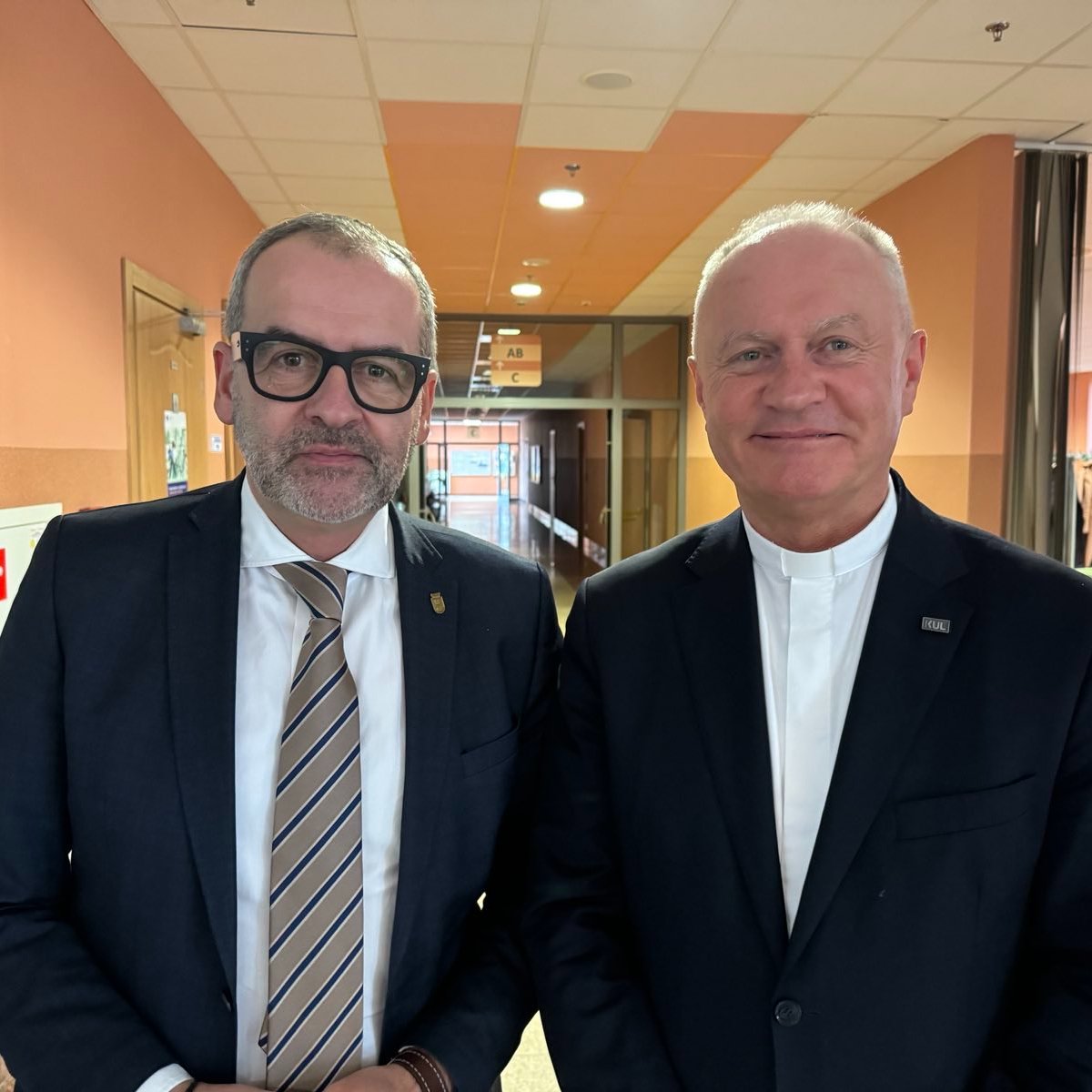 KUL_Lublin's tweet photo. Intensywne ostatnie chwile #KRUP: rektor @MiroslawKal z ministrem @MarcinKulasek @MNiSW_GOV__PL o rozwoju nauki, przewodniczącym KRUP @piotrstepnowski rektor @Uniwersytet_GD o Aeropagu Studentów. Minister @MarcinKulasek otrzymał osobiste zaproszenie rektora do @Miasto_Lublin https://t.co/LEGJSWHF7L
