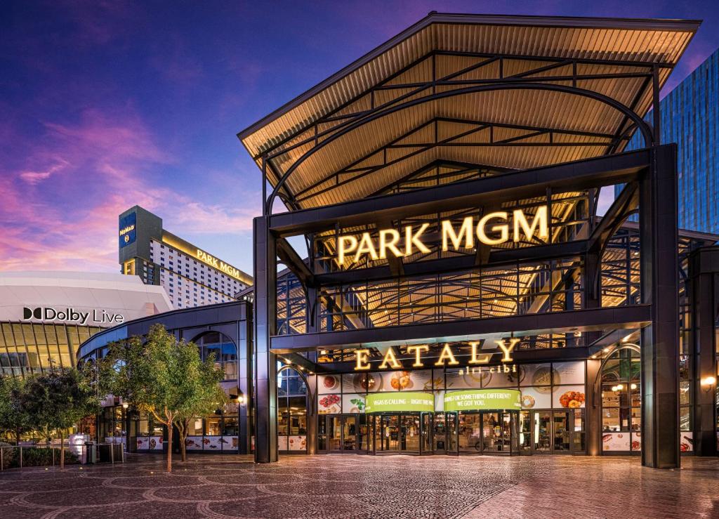 InfoDestination's tweet photo. Park MGM Las Vegas😀
https://t.co/qtMMt7QKL0👍
*
#lasvegas #mp_traveldestination #vegas #mp_unitedstates #nevada #mp_lasvegas #visitlasvegas #mp_nevada_lasvegas #natgeo #travel #travelcommunity #love #keepitwild #awakethesoul #travelphotography #gameoftones #adventure #earth #a✴️ https://t.co/IjaErsU3rS