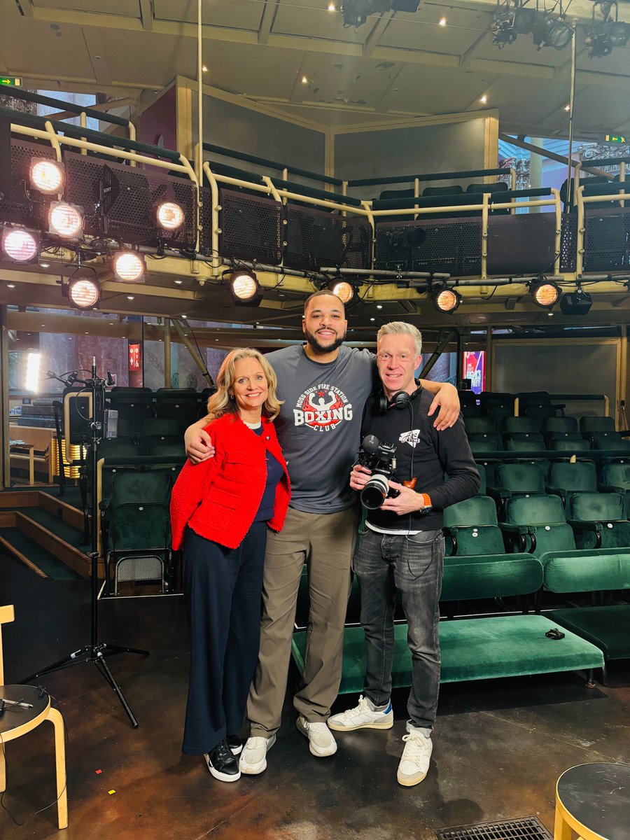 Elaine Willcox (@elainewitv) on Twitter photo Tonight a real treat for me and you - catching up with the wonderful cast <a href="/rxtheatre/">Royal Exchange Theatre</a> in a Caryl Churchill double bill. They are intense and fabulous <a href="/AnnetteBadland1/">Annette Badland</a> @Thickskintheatre <a href="/lamintouray96/">Lamin Touray</a>
itv.com/watch/news/man…
<a href="/GranadaReports/">ITV Granada Reports</a> at 6 😀 Tonight a real treat for me and you - catching up with the wonderful cast <a href="/rxtheatre/">Royal Exchange Theatre</a> in a Caryl Churchill double bill. They are intense and fabulous <a href="/AnnetteBadland1/">Annette Badland</a> @Thickskintheatre <a href="/lamintouray96/">Lamin Touray</a>
itv.com/watch/news/man…
<a href="/GranadaReports/">ITV Granada Reports</a> at 6 😀