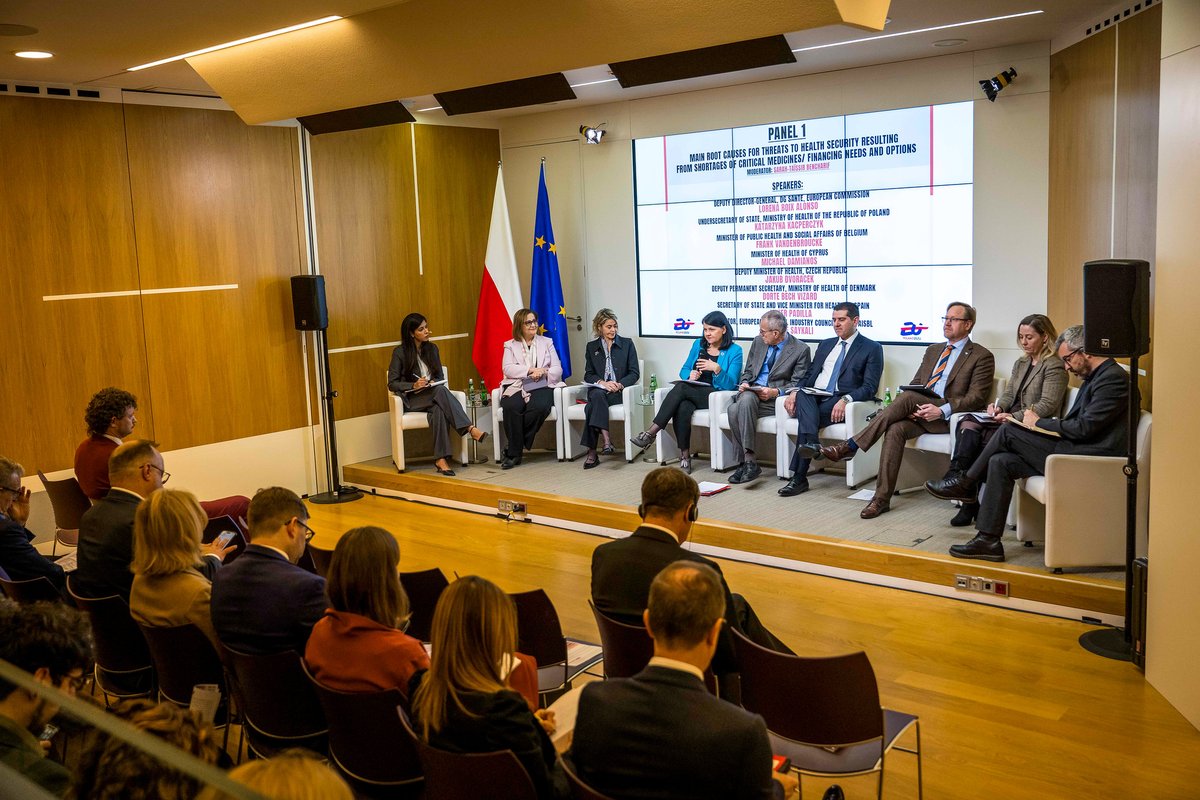MinHealthCY's tweet photo. Ο Υπουργός Υγείας @MichaelDamianos εκπροσώπησε την Κύπρο σε Διάσκεψη Υψηλού Επιπέδου στις Βρυξέλλες με θέμα, «Φάρμακα κρίσιμης σημασίας για την ασφάλεια της υγείας – τρέχουσες προκλήσεις και η πορεία προς τα εμπρός».
📌https://t.co/ZgmfyhHu7z https://t.co/PAr5pAVkmB