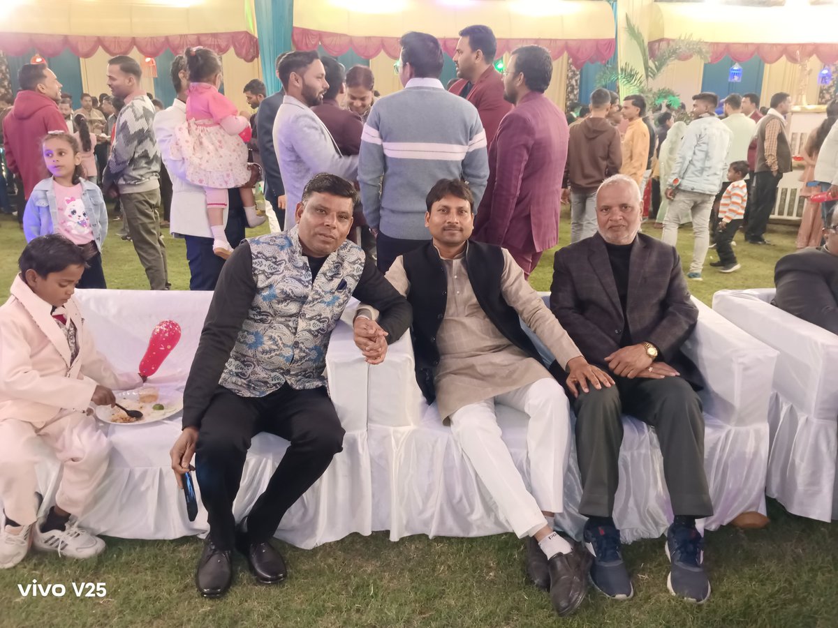 sandipLlm's tweet photo. वैवाहिक कार्यक्रम में। https://t.co/5br73gwqT3