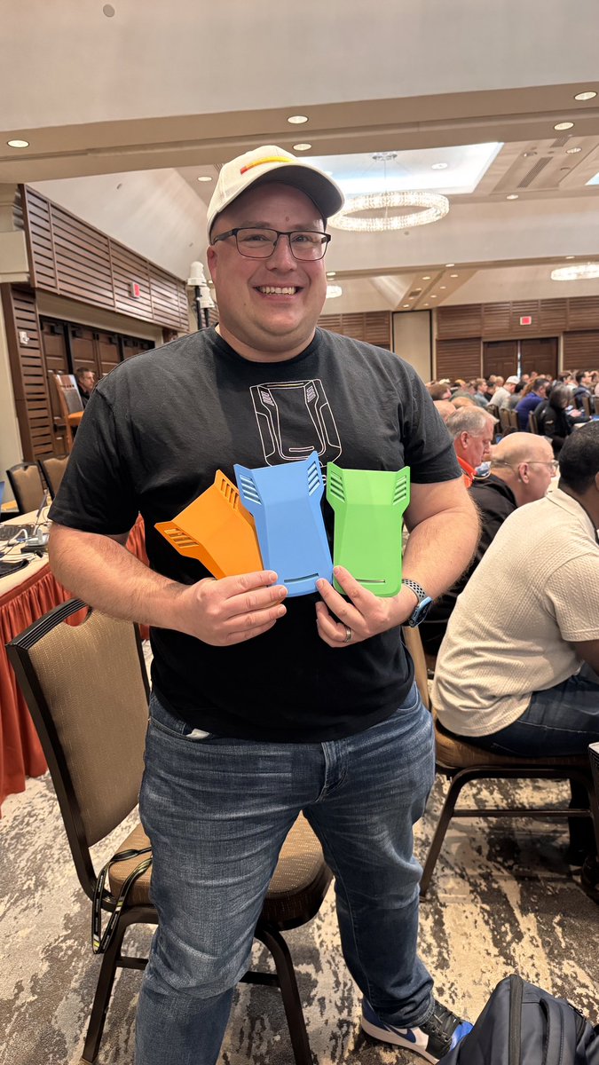 I hear that <a href="/WirelessStew/">Stew 🛜</a> has some SK2 coloured faceplates to give away at #WLPC come and find him before they are all gone!