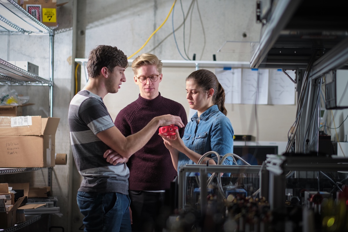 QuantumIQC's tweet photo. A new IQC-@MitacsCanada program aims to bridge academia and industry by connecting highly trained students with Canada's growing quantum sector, allowing partner organizations to benefit from research and academic expertise: https://t.co/vYtGg4orjx
#QuantumTraining #IQC https://t.co/81pWTowhHf