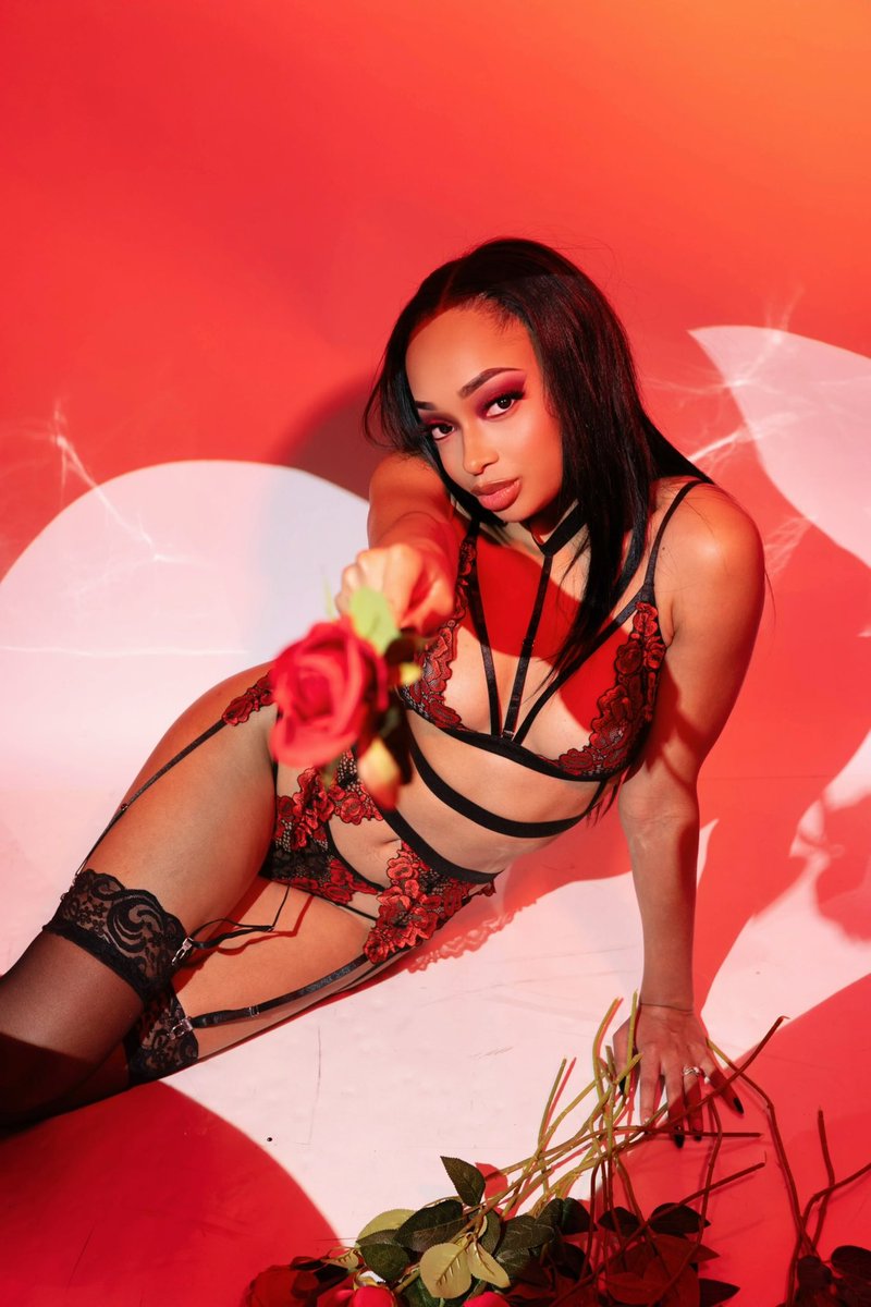 aryialsymone's tweet photo. Good Wednesday? Nah, I just made it a great Wednesday 😘🔥 https://t.co/34iEWvBIaE