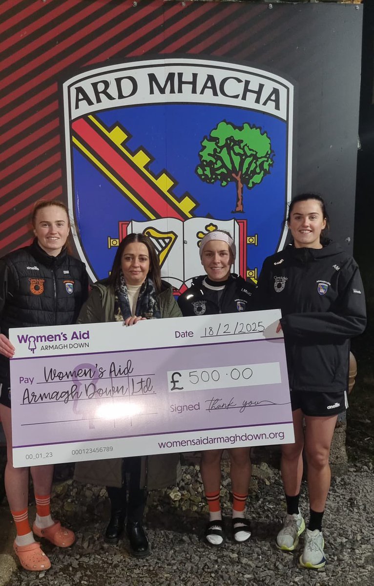 💜ARMAGH SUPPORT <a href="/WomensAidAD/">Women's Aid Armagh Down</a> 

Thank you to Mairead from Women's Aid who took time out to visit our Senior Team to accept a donation from our 100km in 31 Days Challenge 🧡🤍

Thank you to all those who took part, your support is much appreciated
🧡🤍💜 

#womensupportingwomen