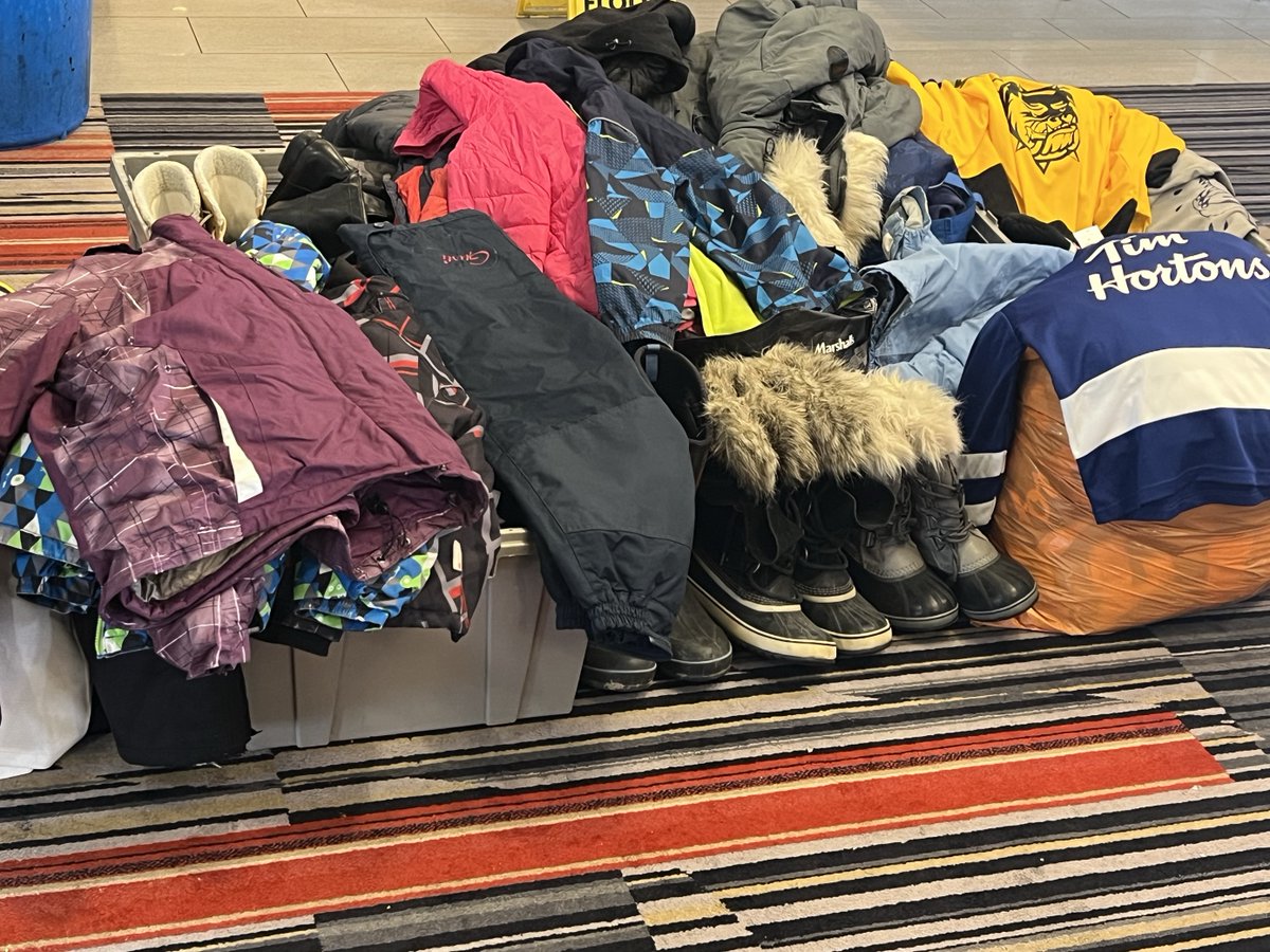 Reception House Waterloo Region (@reception_house) on Twitter photo We had the pleasure of hosting the Waterloo Regional Police Service for a fun and informative session with our clients. Thank you for your generous donations of jackets, boots, mittens, and snow pants! 🧥👢❄️
#communitysuppor #police #waterlooregion
<a href="/WRPSToday/">Waterloo Regional Police</a> We had the pleasure of hosting the Waterloo Regional Police Service for a fun and informative session with our clients. Thank you for your generous donations of jackets, boots, mittens, and snow pants! 🧥👢❄️
#communitysuppor #police #waterlooregion
<a href="/WRPSToday/">Waterloo Regional Police</a>