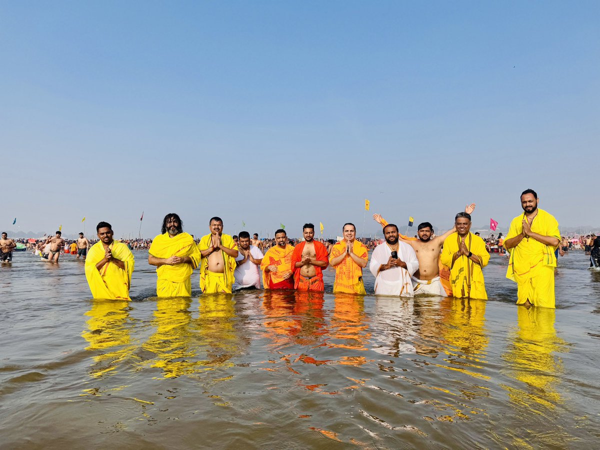 CAchayan's tweet image. Moments from Kumbh – faith, devotion and an unforgettable experience! 😇

#Kumbh2025 #vasantpanchami #shahisnan