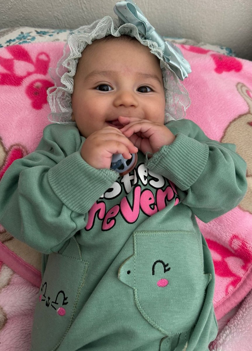 AcarSoze's tweet photo. Gülüşüne ömür feda edilir..🥰
#babys 
#kids 
#ronya https://t.co/RQvACBP6ec
