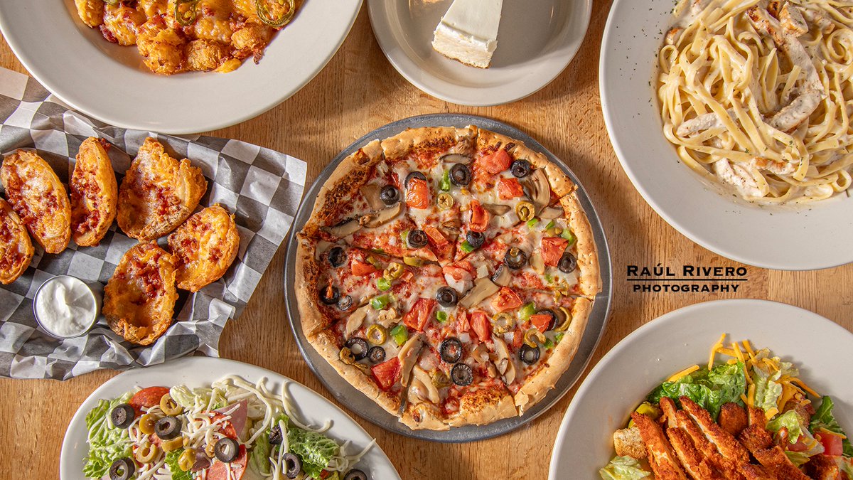 #foodphotography following #doordash App composition, light and angle guidelines at restaurant #212 and counting "Pizza Getti" in the Nevada Tx #supportLocal #FoodPhotographer #DFW #CollinCounty #SocialMediaMarketing raulriverophotography.com