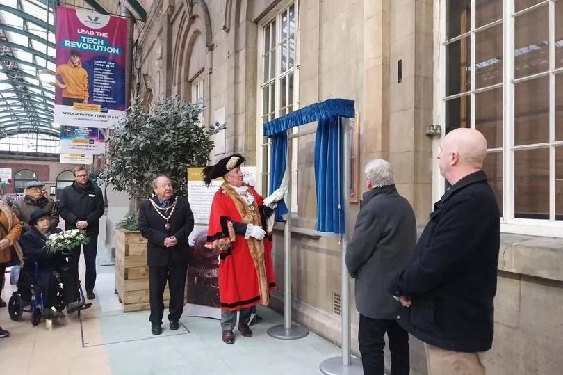 Last week, our royal blue curtains helped unveil a memorial plaque, marking 98 years since Hull’s worst rail disaster. A minute’s silence was held at 9:10 AM in tribute.

Proud to be part of moments that matter. Need support for a commemorative event? Call us: 01904 658322.
