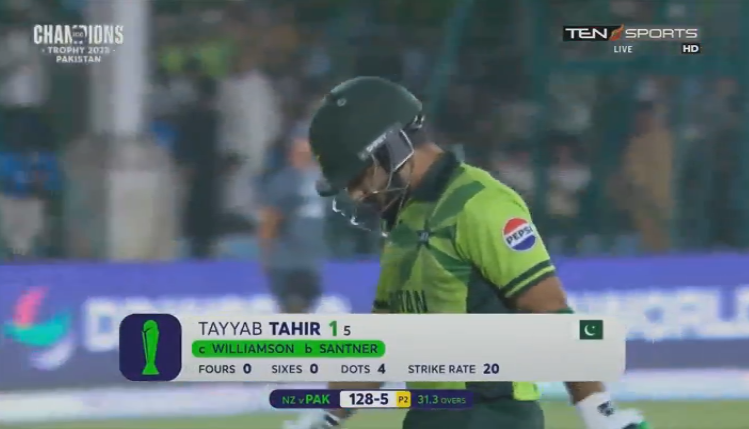 urdusportslive's tweet photo. Pakistan in deep trouble!
#TayyabTahir #PakvNZ #ChampionsTrophy https://t.co/WYqTagMe0j
