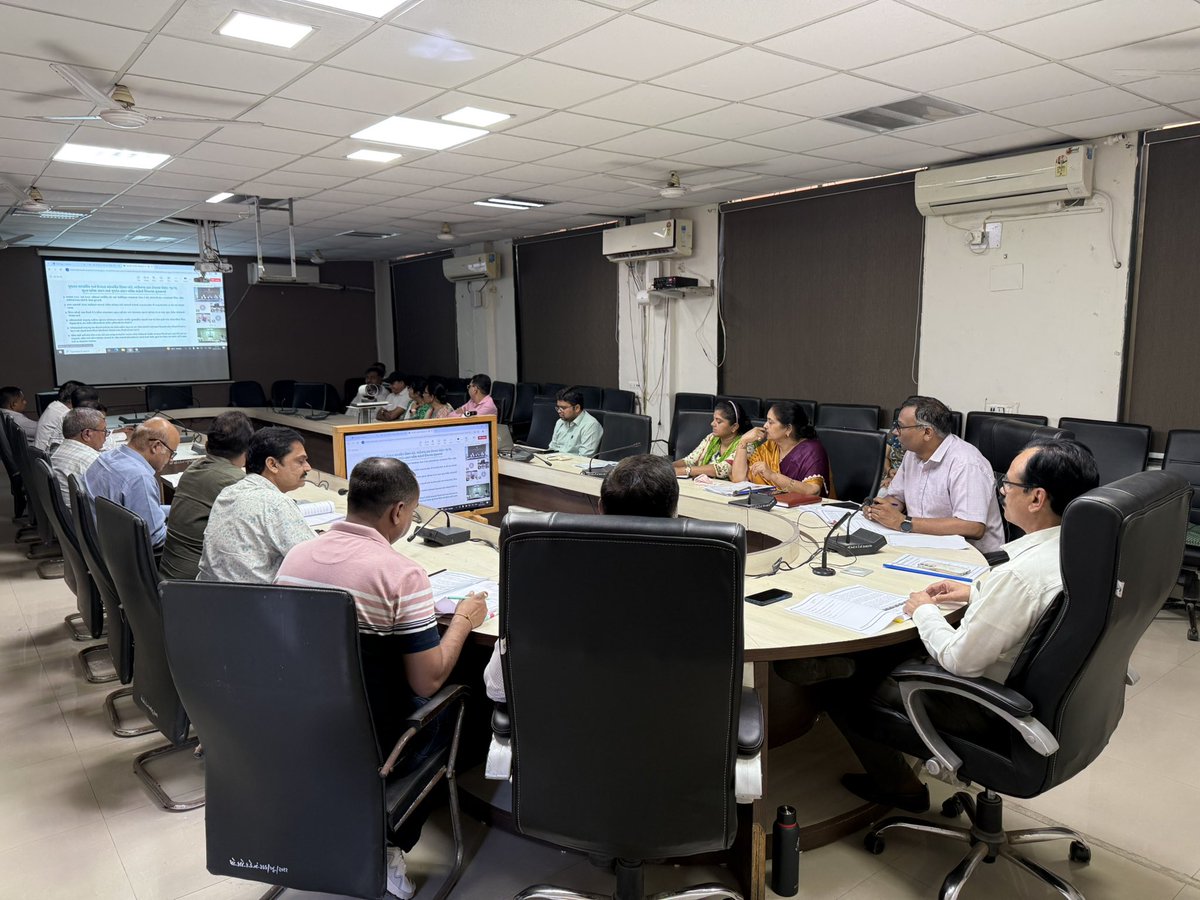 આગામી દિવસોમાં યોજાનાર SSC/HSC પરીક્ષાઓ બાબતે માન. શિક્ષણ મંત્રીશ્રીના અધ્યક્ષસ્થાને યોજાયેલ વીડિયો કોન્ફરન્સમાં હાજરી તેમજ જિલ્લા પરીક્ષા સમિતિની બેઠક.

<a href="/JayantiRavi/">Jayanti Ravi</a> <a href="/revenuegujarat/">Revenue Dep. Gujarat</a> <a href="/InfoGujarat/">Gujarat Information</a> <a href="/InfoPorbandar/">Info Porbandar GoG</a>