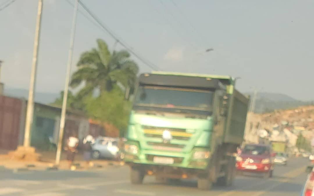 Mwibibihe turimwo ndibaza yuko ntamuntu numwe yarategerezwa kwemeregwa kunyonga imodoka zitagira plaques! Izi camions 🚚 nyinshi sans plaque arrière muzicunge. <a href="/NtareHouse/">Ntare Rushatsi House</a> <a href="/MininterInfosBi/">MininterInfosBi</a> <a href="/BurundiGov/">Primature de la République du Burundi</a>  <a href="/Burundi_Police/">Police Nationale du Burundi</a> <a href="/Burundi_senat/">Inama Nkenguzamateka</a> <a href="/nshingamateka/">Inama Nshingamateka</a> <a href="/yigenga/">Umuhinga yigenga</a> <a href="/Ikiriho/">Ikiriho</a>
