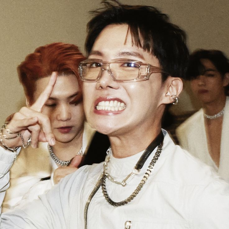 آرمی جمعه جانگ قراره از رومون رد بشه ریپ؟؟!!
LV BAG OUT TOMORROW
J-HOPE IS COMING
#DonToliverxjhope
#LVBAG #jhope