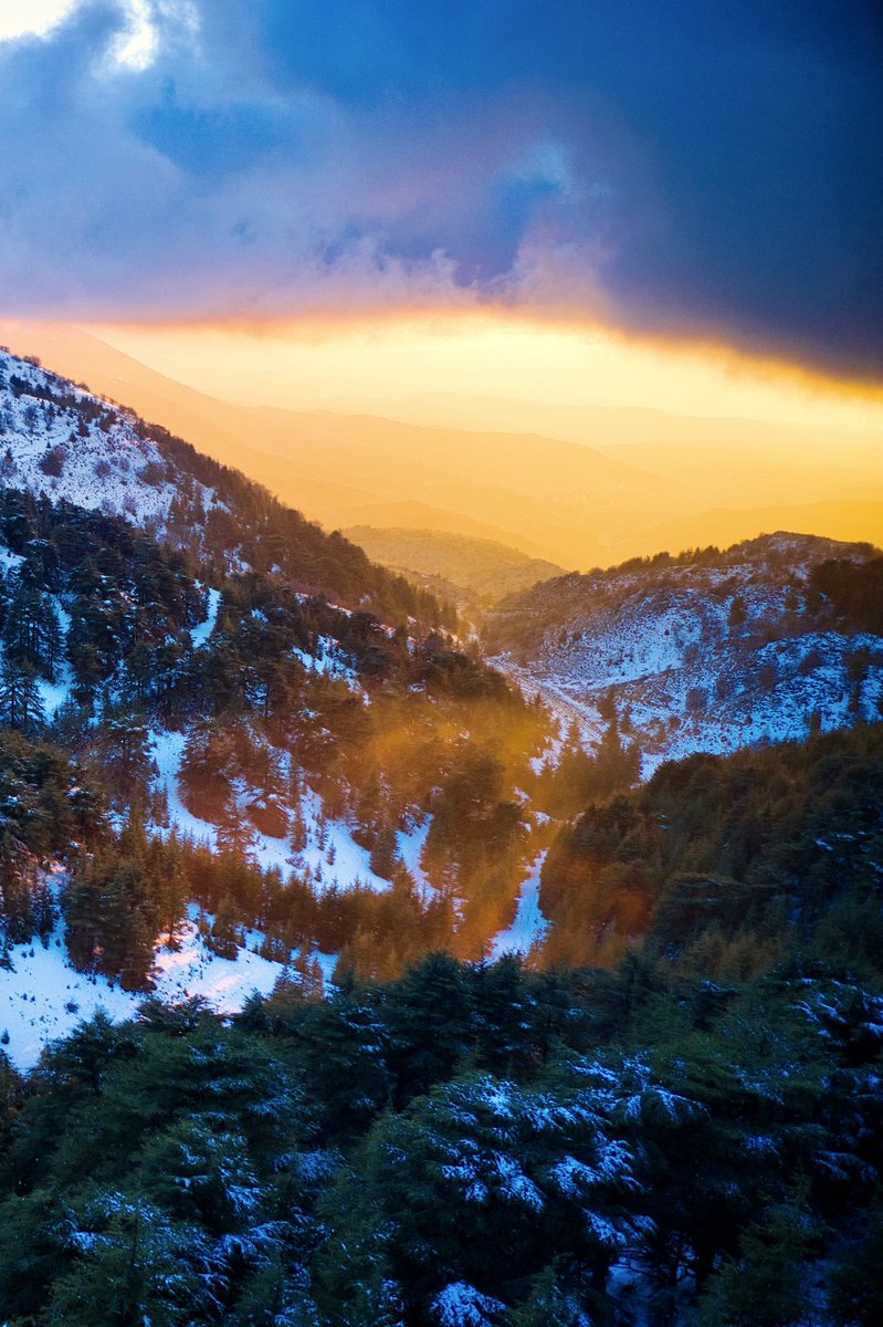 kamilAlRayess's tweet photo. Winter’s embrace meets the fire of sunset, creating a scene of pure magic. ❄️✨

#NaturePhotography #LandscapeLovers #SunsetMagic #MountainVibes #WinterWonderland #GoldenHourGlow #ExploreTheWorld #Wanderlust #PhotographyLovers #scenicviews @djiglobal 
#masterpiece https://t.co/TWZywTV1so