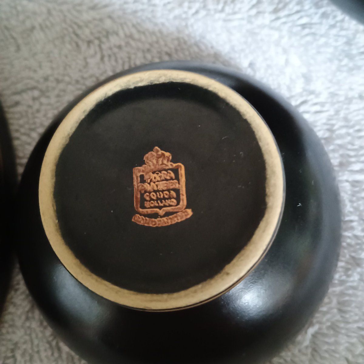 Dick_Havenaar's tweet image. Flora Plateel Gouda

Pindaschaal (16,5 cm) met 5 schaaltjes (7,5 cm)

vintage, in keurige staat

€ 10,00

#tekoop #servies #snacks #vintage