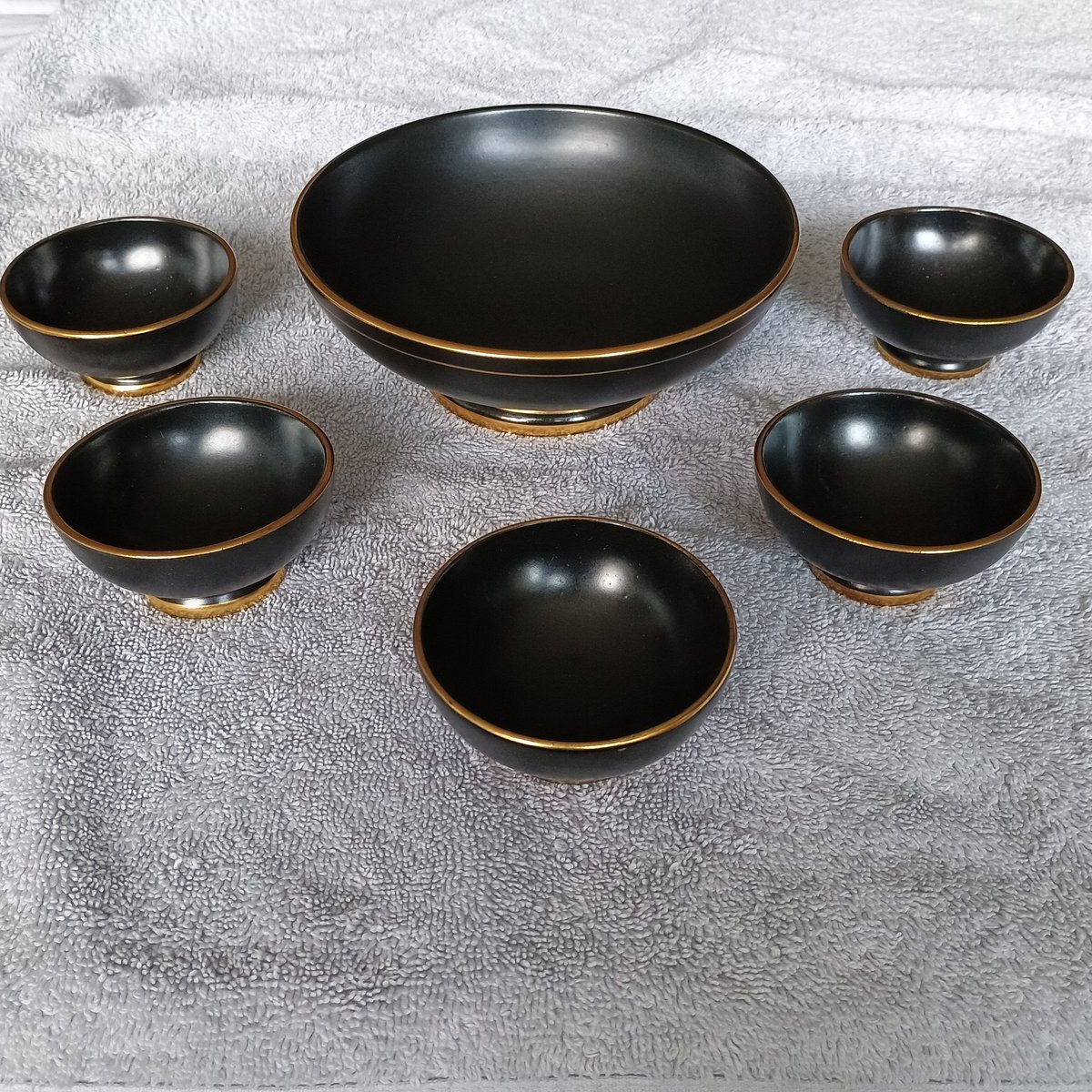 Dick_Havenaar's tweet image. Flora Plateel Gouda

Pindaschaal (16,5 cm) met 5 schaaltjes (7,5 cm)

vintage, in keurige staat

€ 10,00

#tekoop #servies #snacks #vintage