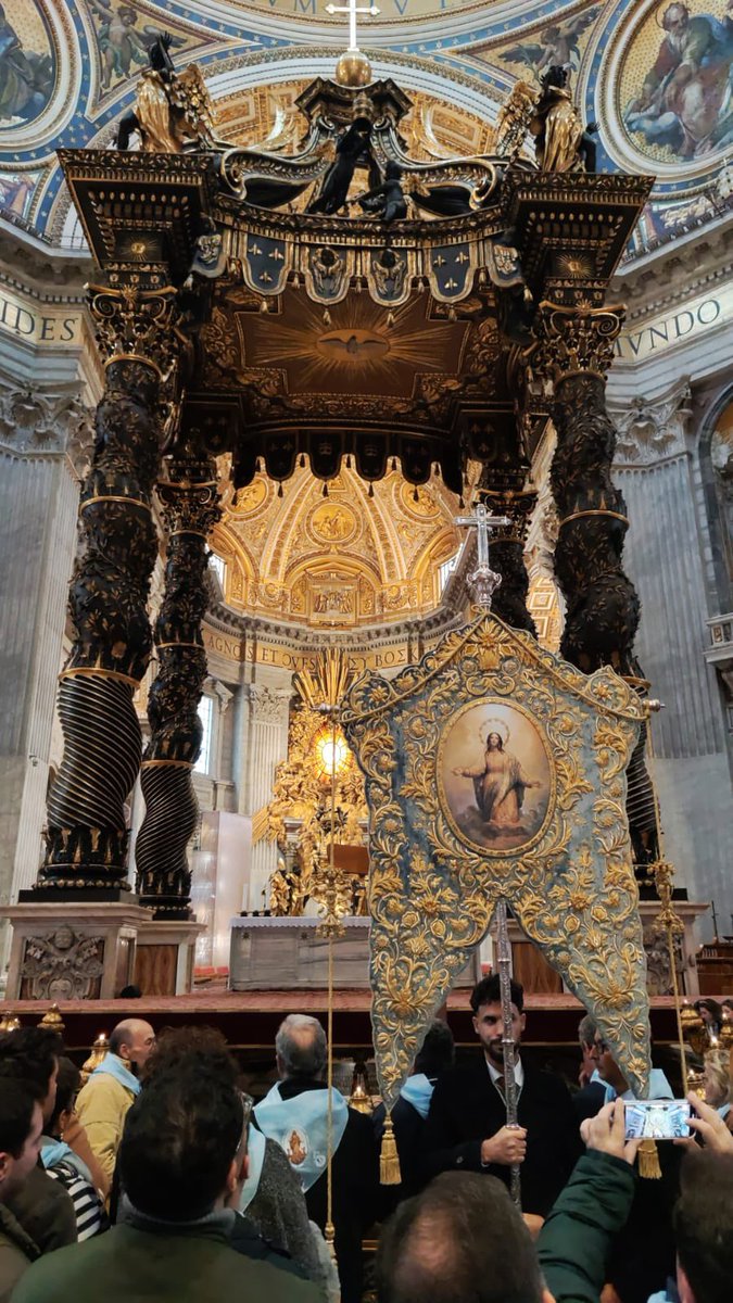 elllamadorcsr's tweet photo. El simoecado de los devotos de la @hdad_asuncion de Cantillana en la Basílica de San Pedro de Roma https://t.co/CuyIWuSVwI