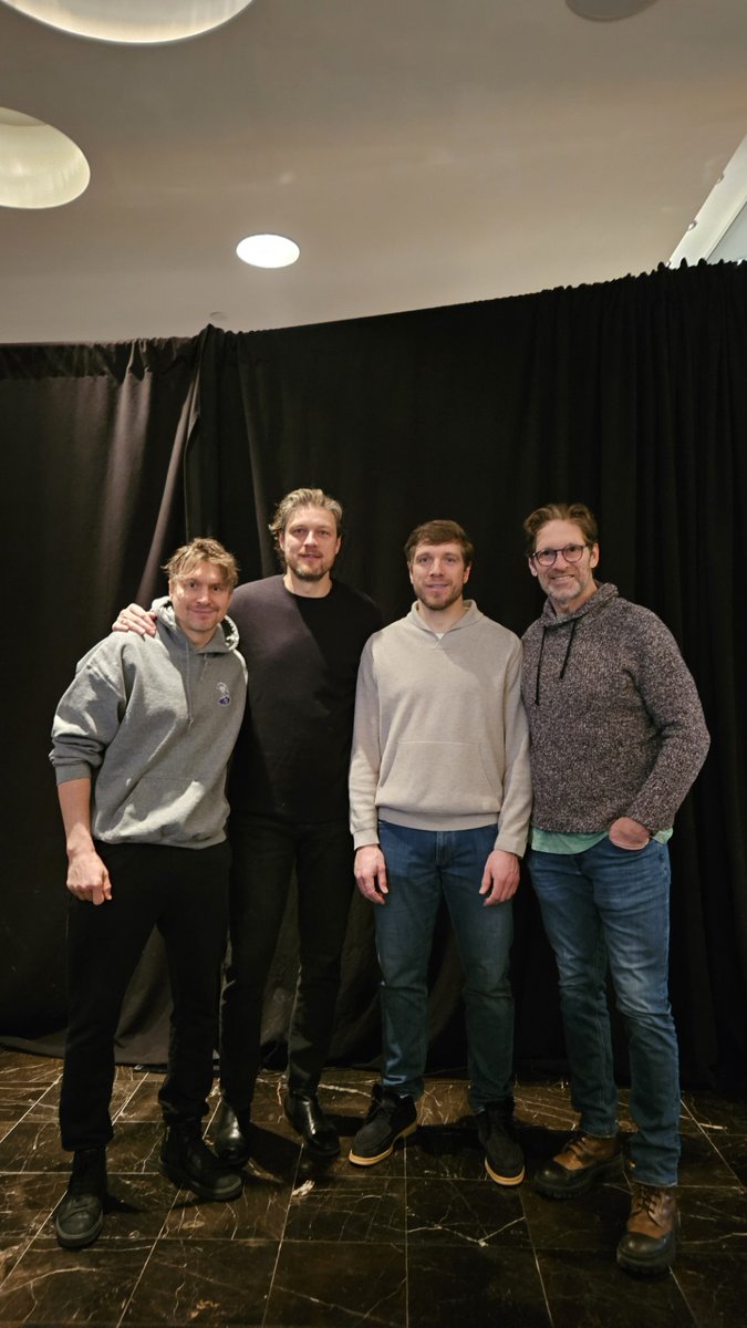 LeafsAlumni's tweet image. Mikhail Grabovski, Nik Antropov, Nikolay Kulemin, and Shayne Corson at today's IBM Alumni Shinny Game
#leafsforever #leafs #tmla #hockey #hockeylife #player #hockeyplayer #toronto #canada #blue #white #maple #leaf #nhl #nhlhockey #HockeyX #HockeyTwitter #Coach #IBM