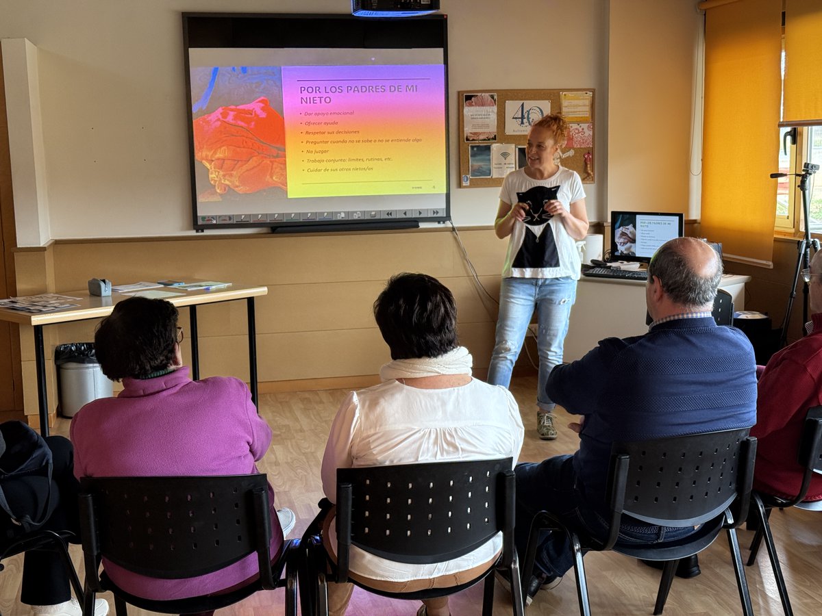 CryptoDomAlts's tweet image. 🔵Ayer, María Rico, responsable del programa de apoyo a familias de #AutismoBurgos, impartió un taller dirigido a abuelos y abuelas para hablar sobre cómo fomentar la autonomía de sus nietos y nietas con #autismo cuando van a sus casas.

💙 ¡Gracias por el interés y compromiso!