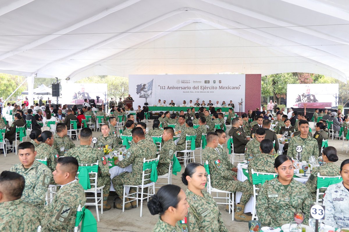 Asistimos a la conmemoración del 112 Aniversario del Ejército Mexicano en la Zona Militar, para rendir homenaje a esta gran institución, fundamental en la historia y la seguridad de nuestro país. Su entrega y compromiso con la soberanía y la paz son un ejemplo de honor y lealtad.