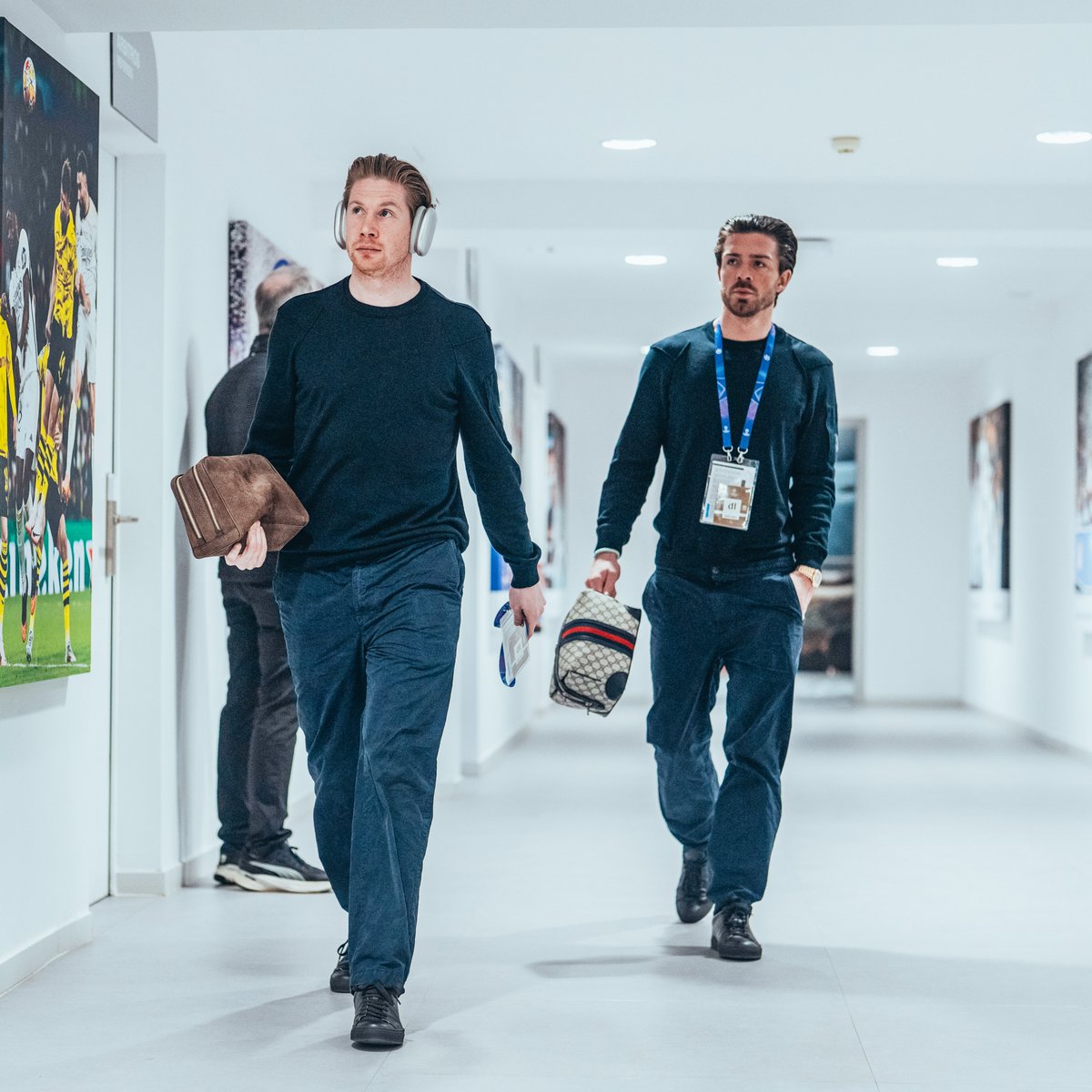 ManCity's tweet image. The Blues have arrived at the Bernabeu 👊

#ManCity | #UCL