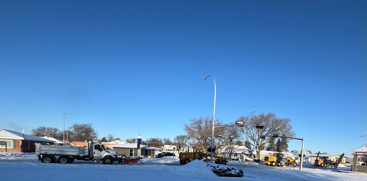 Justin_Thompson's tweet photo. Thank you to all of the workers keeping our streets clear of snow and safe to drive. It is a hard job with long hours a lot of time. We greatly appreciate all of you!!! ❄️ https://t.co/YOwrkJZFRr