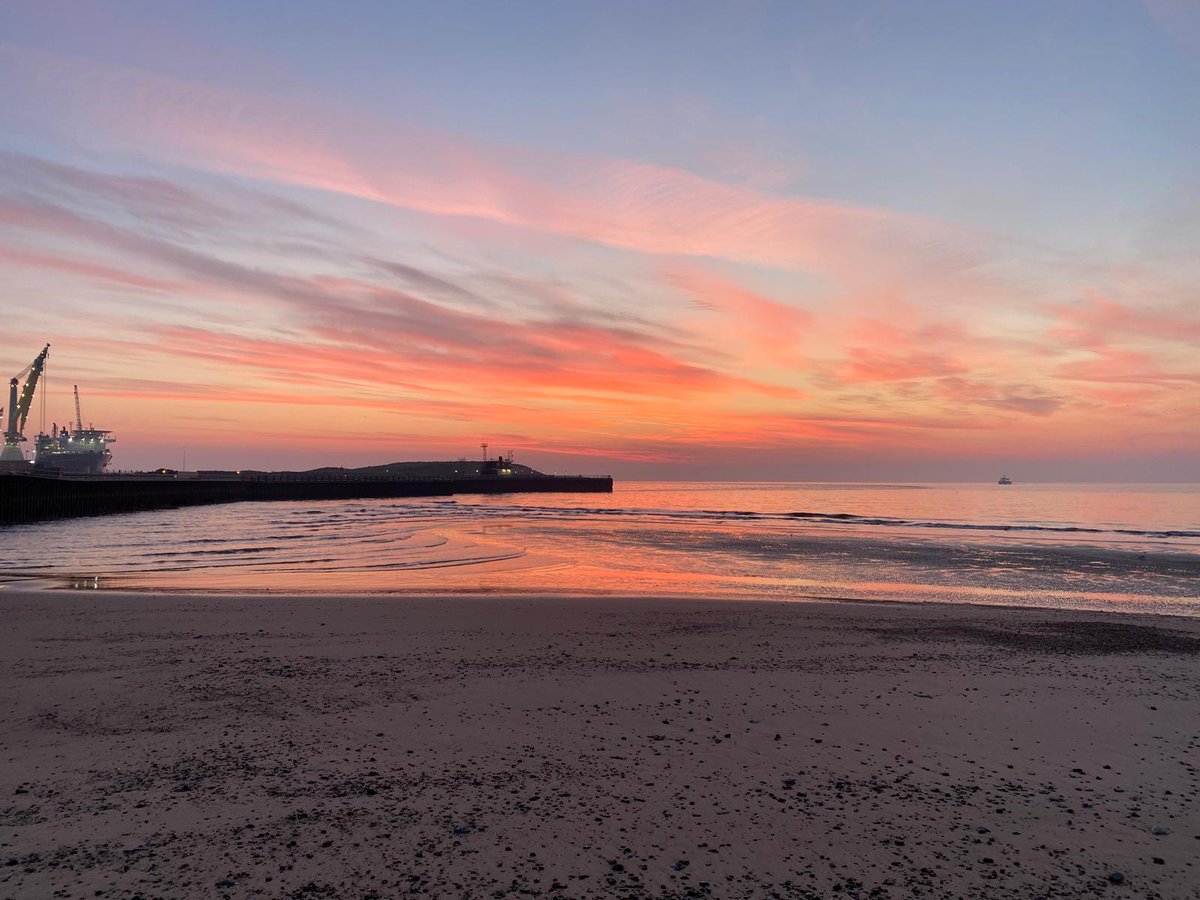 greatyarmouthbc's tweet photo. We couldn't help but share this positive news. Gorleston Beach has been ranked 23rd in Europe by Trip Advisor! 🌟 A huge thank you to everyone who helps make our coastline so special! #TopBeachesInEurope #LoveNorfolk #VisitGreatYarmouth #CoastalGem https://t.co/peFGAHMXF7