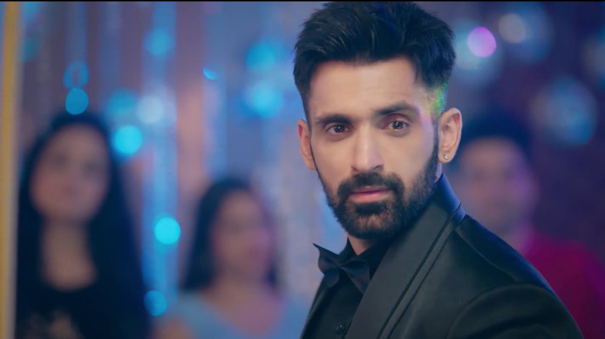 iksitaara's tweet photo. fam, if he doesn’t look at you like THIS, he ain’t the one for you! 🧈🦋🥺🫠😍 ✨
@arjitaneja #whatisthisbehavior & #doitagain 🫴🫀
#KaiseMujheTumMilGaye #AmVira #ArjitTaneja https://t.co/cxlAQIyvg0