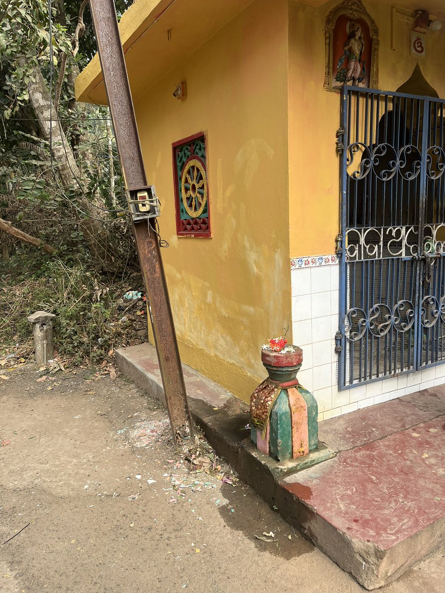 SahooKalpataru's tweet photo. @tpnodl_balasore @TataPower 
Please look at below, this is concerning as this poll is near to a temple. Not sure it may cause some incidents in future.
#Sankharigada #near Manik temple #sujanpur #Bari https://t.co/yrNsjXr1qZ