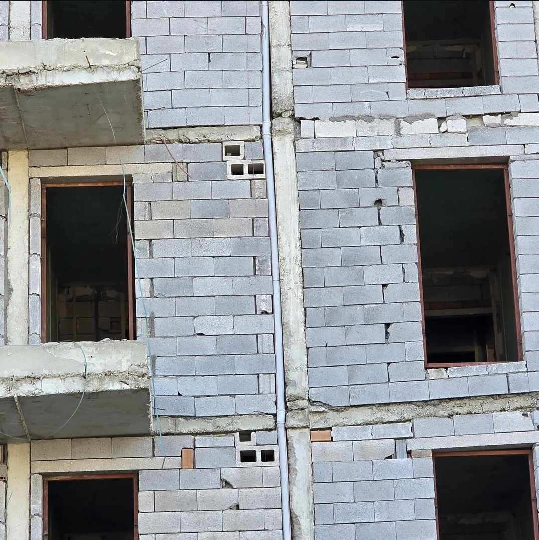 maykinsaat's tweet image. ❗️❗️FELAKET❗️❗️

Yer: Hatay

Bir arkadaşımız gönderdi. Tokinin  Hatay&apos;da yaptırdığı Deprem Konutlarından biri.

@Toki_Kurumsal bana ulaşırsanız firma bilgilerini de size ileteceğim. 

AÇIKLAMA BEKLİYLORUZ❗️