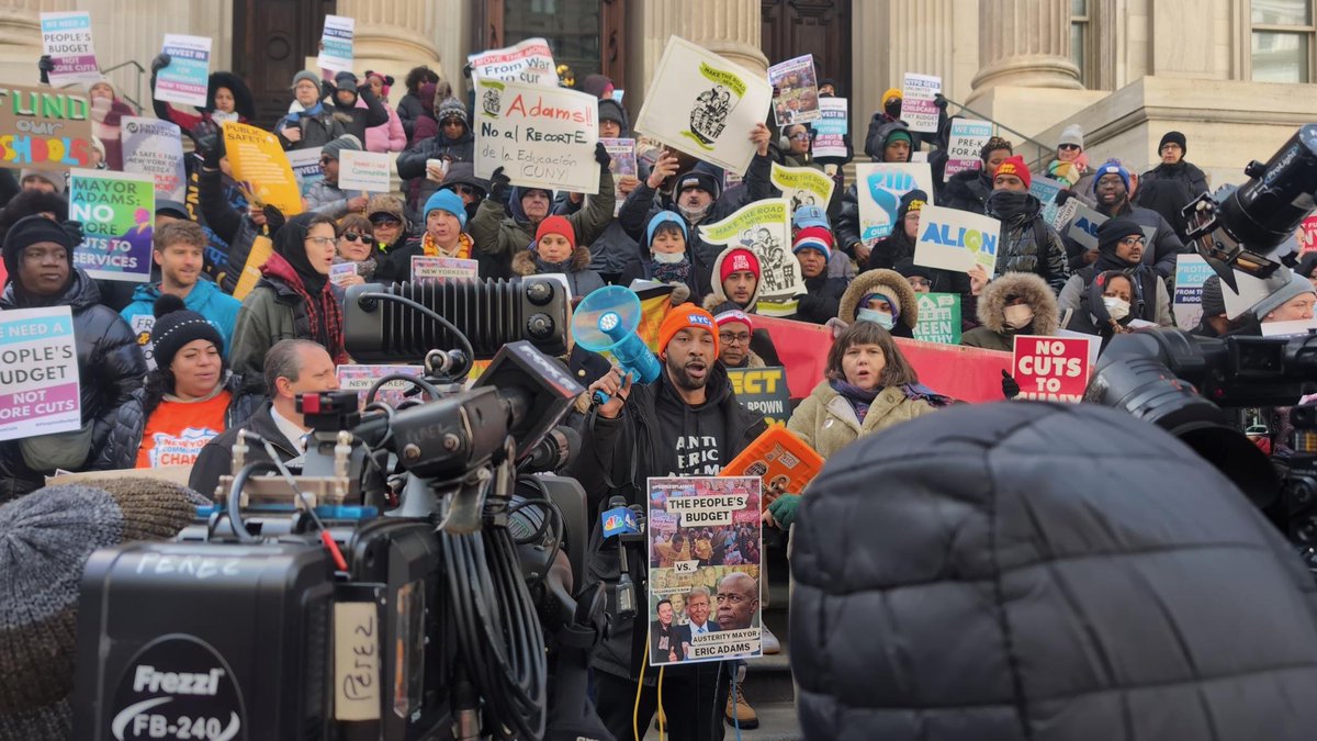 BREAKING: Hundreds of NYers—along w/ electeds &amp; unions—demand #PeopleBudget &amp; MAYOR ADAMS' REMOVAL

We're calling for: real investments in education, housing, public safety, &amp; immigrant services for ALL NYers

We're opposing: Eric Adams, budget ✂️s, corruption, failed leadership