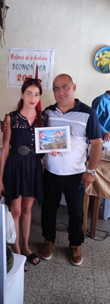 Se reconoce a Cuadros y trabajadores destacados por su labor incansable durante el año 2024
#ConLaFuerzaDelPueblo