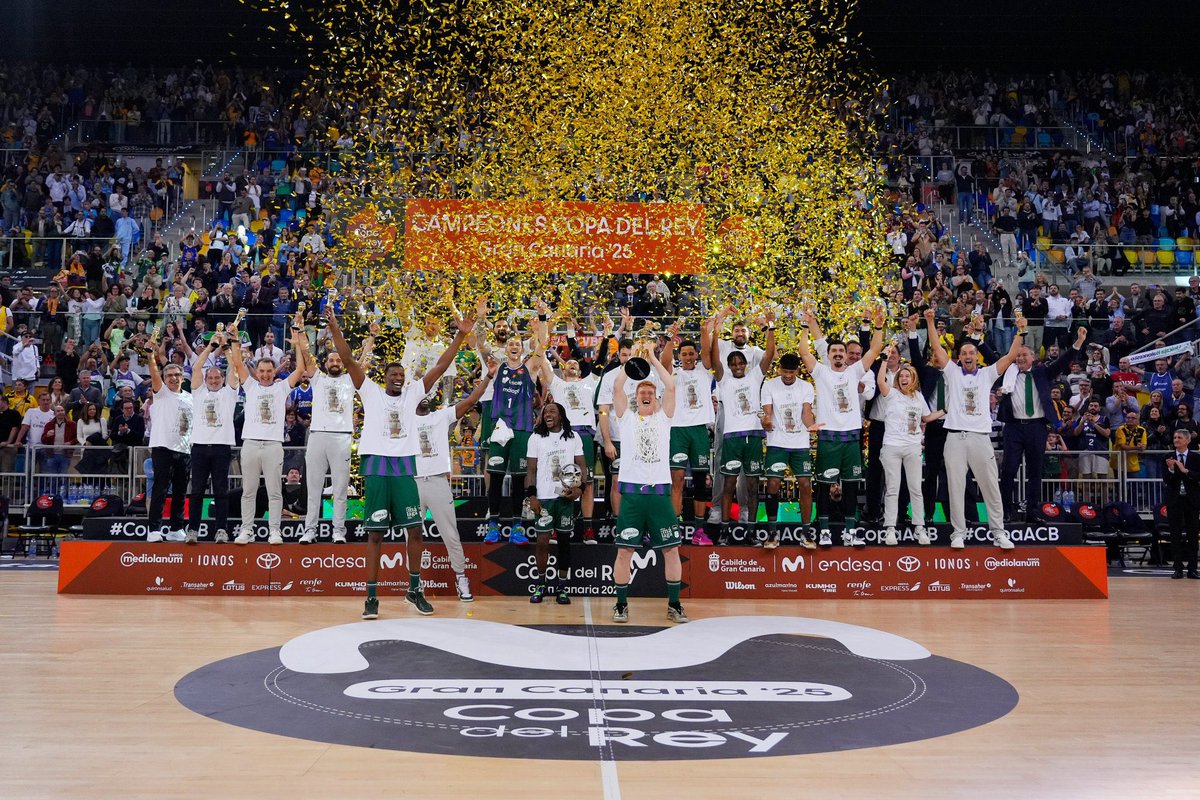 🤔 REFLEXIONES POST COPA 🏆

🟢 UNICAJA 🟣

🧵 La consolidación definitiva del proyecto, si es que no estaba ya consolidado. Unicaja demostró en Gran Canaria que ahora mismo es el mejor equipo de España. Un equipo que hace las cosas muy bien y que debe ser un ejemplo a seguir.